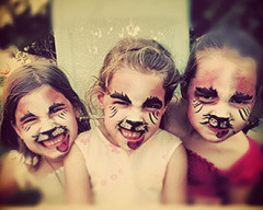 Arcfestés, Budapest: www.napviragugralo.hu